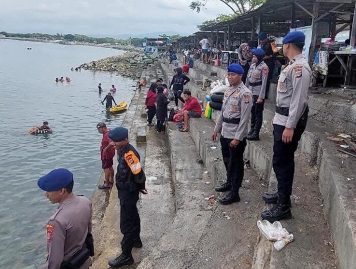 Polri melalui Satbrimob Polda Sulawesi Tengah (Sulteng) melaksanakan pengamanan di objek wisata Kampung Nelayan, Kota Palu, Sulteng. Foto (Ist).