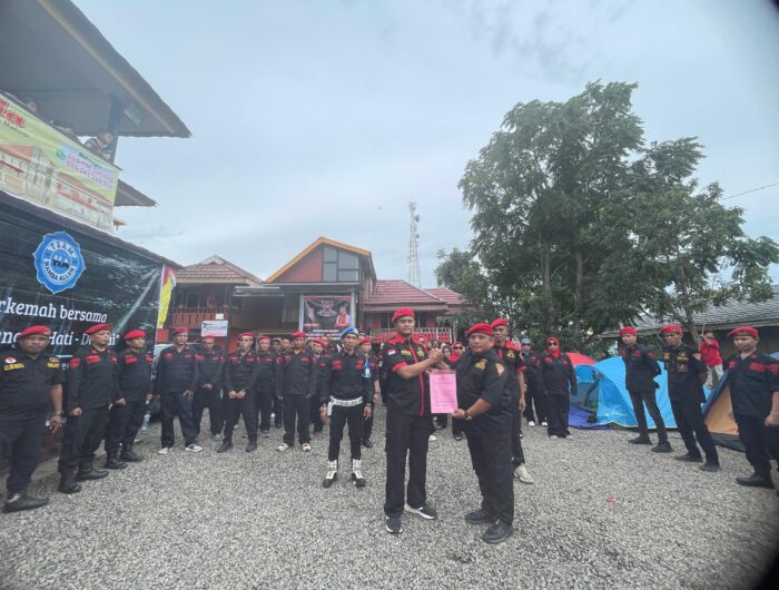 Ketua Dewan Pimpinan Daerah (DPD) Grib Jaya Sulawesi Selatan, Muhammad Amin, memberikan mandat resmi kepada Rahmawang Busrah.