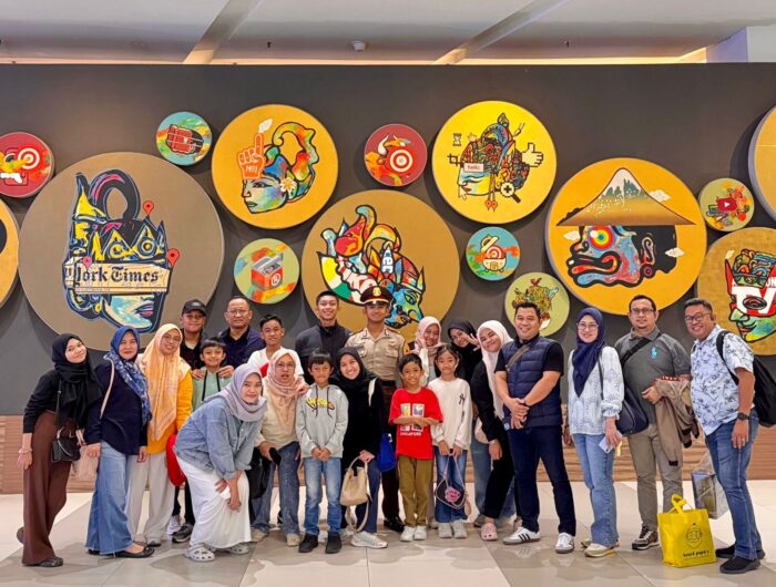 Momen tahun baru 2025, Dimanfaatkan Husniah Talenrang untuk Liburan Bersama Keluarga Besarnya. Foto (Ist).