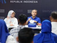 Menteri Koordinator Bidang Pangan Indonesia, Zulkifli Hasan bersama Bupati Terpilih Kabupaten Gowa, Husniah Talenrang.