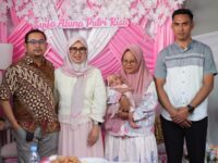 Bupati Terpilih Kabupaten Gowa, Hj Sitti Husniah Talenrang, Saat Menghadiri Acara Aqiqah. Foto (Ist).