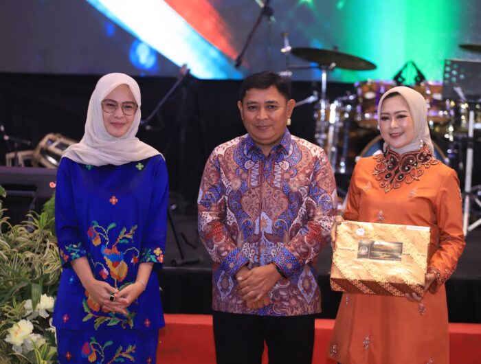Ketua DPRD Provinsi Sulawesi Selatan, A. Rachmatika Dewi, turut hadir dalam acara serah terima jabatan (Sertijab) Panglima Komando Daerah Militer (Pangdam) XIV/Hasanuddin yang digelar di Hotel Four Points by Sheraton, Makassar, Kamis (2/1/2025).