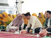 Bupati Gowa, Adnan Purichta dan Bupati Terpilih Gowa, Husniah Talenrang saat menghadiri acara milad Muhammadiyah Gowa. Foto (Agus F).