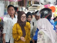 Bupati Terpilih Gowa, Husniah Talenrang blusukan di Pasar Sentral Minasamaupa, Sungguminasa, Rabu (14/1/2025) pagi. Foto (Agus F).