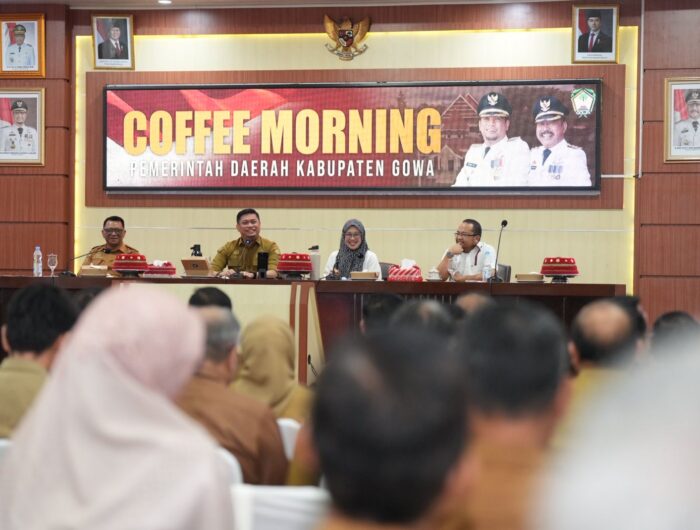 Bupati Gowa, Adnan Purichta Ichsan bersama Bupati dan Wakil Bupati Terpilih di Pilkada Gowa 2024, Husniah Talenrang-Darmawangsyah Muin, menggelar coffee morning dengan seluruh pejabat Pemkab Gowa, Senin (20/1/2025). Foto (Agus).