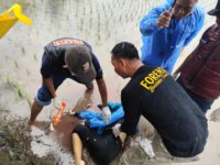 Tim Dokpol Biddokkes Polda Sulsel tiba di lokasi temuan mayat wanita. Foto (Ist).