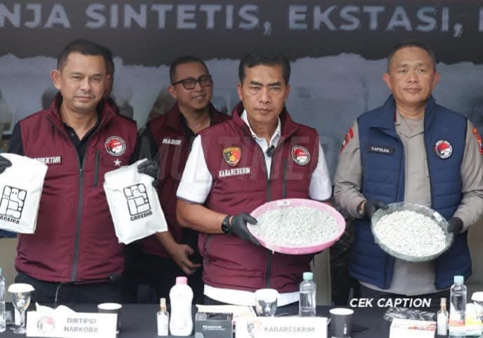 Sepanjang tahun 2024, Polri menyelesaikan 36.174 perkara atau 82,17% dari total 42.824 perkara kasus narkoba yang ditangani. Foto (Ist).