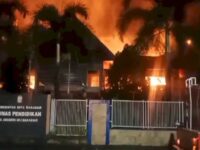 Kantor Dinas Pendidikan (Disdik) Makassar, Sulawesi Selatan (Sulsel) kebakaran hebat. Foto (Ist).