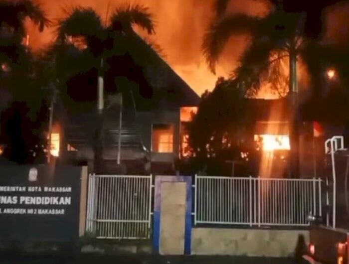 Kantor Dinas Pendidikan (Disdik) Makassar, Sulawesi Selatan (Sulsel) kebakaran hebat. Foto (Ist).