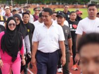 Andi Amran Sulaiman bersama Bupati Gowa, Adnan Purichta Ichsan Yasin Limpo dan Bupati Terpilih Gowa, Hj Sitti Husniah Talenrang, pada peresmian jogging track Ruang Terbuka Hijau (RTH) Lapangan Syekh Yusuf di Gowa, Sabtu (18/1/2025). Foto (Agus F).