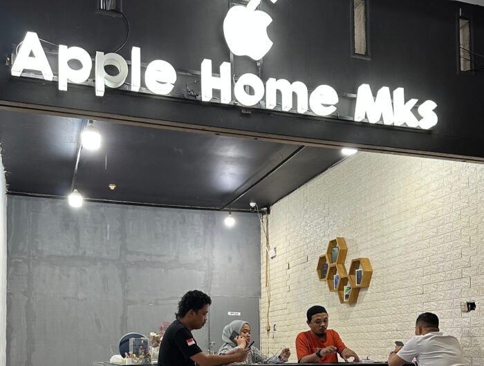 Apple Home Makassar kini menghadirkan berbagai pilihan HP bekas berkualitas di toko mereka yang berlokasi di Jl. Skarda N.1 No.10 Blok R1, Gn. Sari, Kec. Rappocini, Kota Makassar, Sulawesi Selatan 90221.