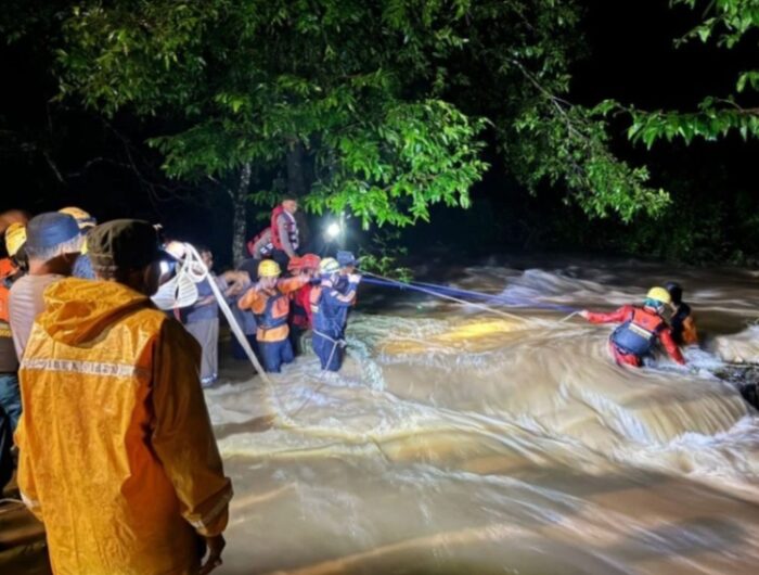 Tiga mahasiswa Universitas Hasanuddin (Unhas) Makassar, yang dilaporkan hanyut terbawa arus di sungai Biseang Labboro (Bislab) di Desa Semangki, Kabupaten Maros, Sulawesi Selatan, pada Kamis (23/1), ditemukan dalam kondisi meninggal dunia pada Jumat (24/1). Foto (Ist).