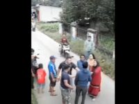 Aksi heroik seorang ibu rumah tangga di Ciseeng, Bogor, Jawa Barat, baru-baru ini menjadi sorotan di media sosial. Foto (Ist).