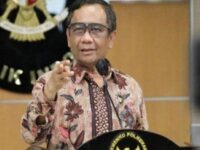 Dok. MenkoPolhukam RI Mantan Menko Polhukam, Prof Mahfud MD kembali menyoroti sikap kurang tegas pemerintah menangani kasus pagar laut di Tangerang.