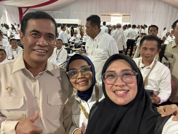 Bupati Gowa, Husniah Talenrang, bersama Mentan RI, Andi Amran Sulaiman. (Ist)