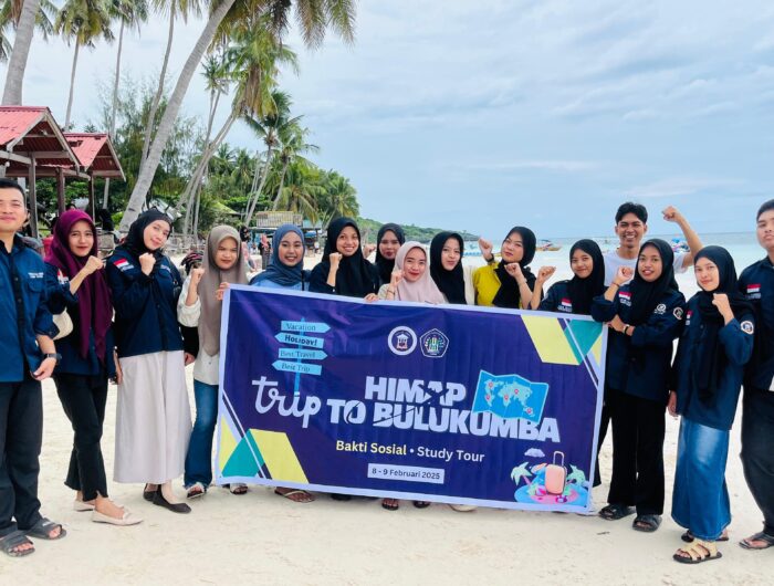 Himpunan Mahasiswa Administrasi Publik Universitas Handayani Makassar (HIMAP UHM) telah sukses melaksanakan kegiatan Bakti Sosial. Foto (Ist).