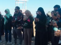 Direktur Rumah Sakit Islam Faisal, dr. Salwa Mochtar, MARS, menyampaikan ucapan selamat ulang tahun yang tulus kepada Ibu Imelda Jusuf Kalla. Foto (Ist)