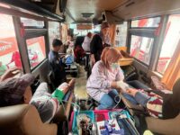 PMI Kecamatan Mamajang Gandeng Hudson Store dan HIMAP FHIS UHM Gelar Donor Darah Minggu, 23 Februari 2025. Dan berhasil mengumpulkan 50 pendonor. Foto (Ist)