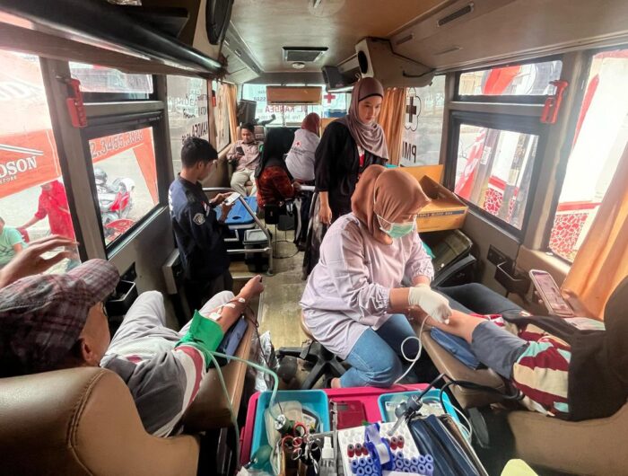 PMI Kecamatan Mamajang Gandeng Hudson Store dan HIMAP FHIS UHM Gelar Donor Darah Minggu, 23 Februari 2025. Dan berhasil mengumpulkan 50 pendonor. Foto (Ist)