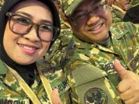 Bertemu di Magelang, Husniah Talenrang dan Darmawangsyah Foto Selfie Pakai Loreng Tentara.