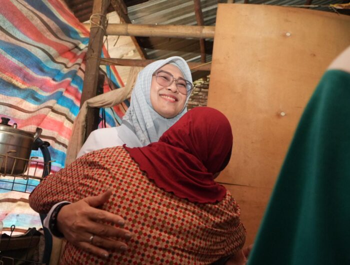 Husniah Kunjungi Keluarga Miskin Ekstrim di Palangga dan Bajeng
