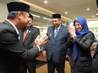 Bupati Gowa, Husniah Talenrang, menghadiri serah terima jabatan Gubernur dan Wakil Gubernur Sulawesi Selatan (Sulsel) periode 2025-2030 di Kantor DPRD Sulsel, Makassar, Jumat (7/3/2025) pagi