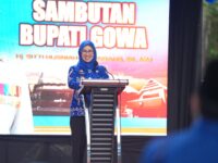 Bupati Gowa, Husniah Talenrang, melakukan launching perdana percetakan massal Surat Pemberitahuan Pajak Terhutang (SPPT) PBB-P2 Tahun 2025 di kantor Bappeda, Sungguminasa, Jumat (14/3/2025).