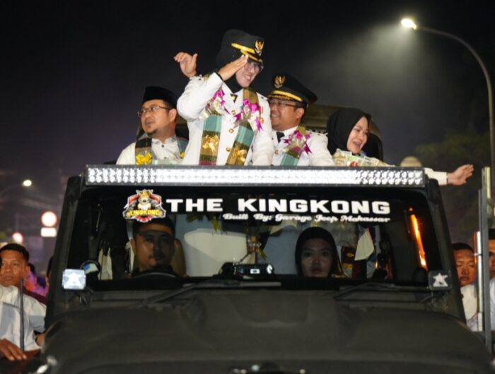 Ribuan warga Gowa menyambut kedatangan Bupati dan Wakil Bupati Gowa, Husniah Talenrang-Darmawangsyah Muin, Jumat (28/2/25) malam. (Ist)