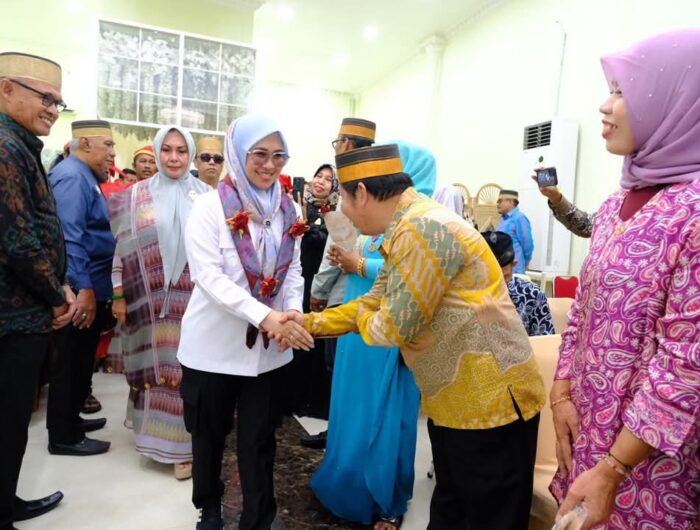 Halal Bihalal Srikandi Balira, Rabu (23/4), Bupati Gowa, Sitti Husniah Talenrang, menegaskan bahwa sinergi antara budaya dan kepemimpinan perempuan bukan sekadar simbol, tapi langkah nyata menuju kemajuan daerah.
