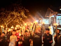 Ratusan Pemuda di Kaki Gunung Bawakaraeng Sambut Idul Fitri dengan Pawai Obor