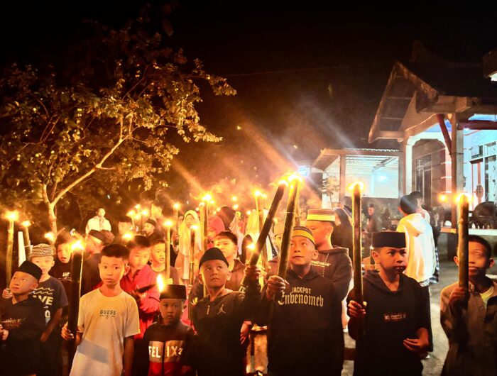 Ratusan Pemuda di Kaki Gunung Bawakaraeng Sambut Idul Fitri dengan Pawai Obor