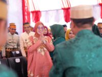 Puncak Hari Jadi Bone ke-695, Bupati Gowa, Husniah Talenrang Tampil Anggun dan Serukan Kolaborasi Antar Daerah