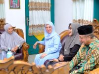 Bupati Gowa, Husniah Talenrang kunjungi kediaman Soerajae Addatuang Sawitto. Foto (Ist)