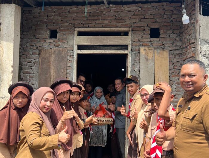 Wakil Ketua DPRD Kabupaten Gowa, Taufik Surullah, tidak hanya fokus pada pencegahan stunting dari sisi bantuan materiil, tapi juga membentuk karakter generasi muda dengan mengajak anak-anak Pramuka terlibat langsung dalam kegiatan sosial.