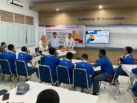 Fakultas Teknik Universitas Negeri Makassar (UNM) menggelar kegiatan bertajuk "Pemberdayaan Kepada Masyarakat Melalui Penerapan Zona Selamat Sekolah (ZoSS) yang Aman dan Nyaman" di UPT SMKN 10 Kota Makassar, Senin, 5 Mei 2025.