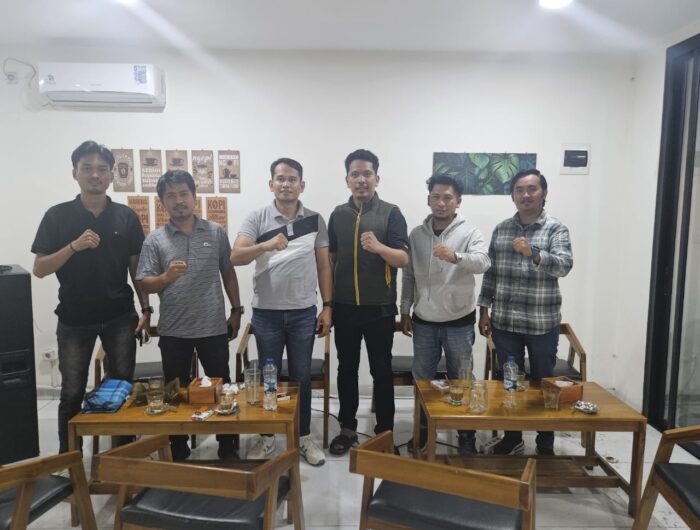 Unik dan Inspiratif! Panitia Temu Karya Karang Taruna Takalar Gelar Rapat di Kafe Makassar