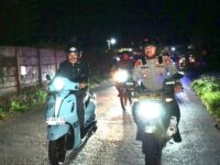 Suasana malam di Kabupaten Gowa, Sabtu (3/5), terasa berbeda. Di tengah hiruk-pikuk akhir pekan, Wakil Ketua DPRD Gowa Taufik Surullah turun langsung ke lapangan, memimpin patroli gabungan demi memastikan keamanan warga.