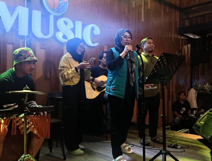 Momen Hangat di Ruang Seduh Coffee, Bupati Gowa dan Wali Kota Parepare Nyanyi Bareng