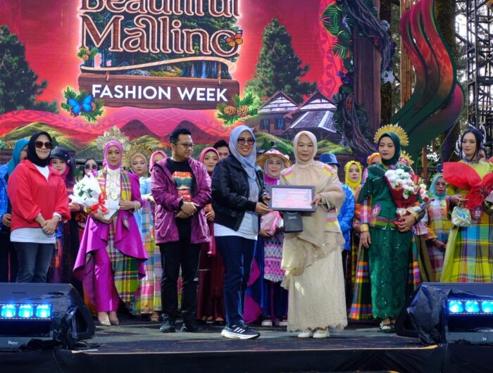 Kreasi Cora' La'ba Menggema Lewat Fashion Week Beautiful Malino 2025