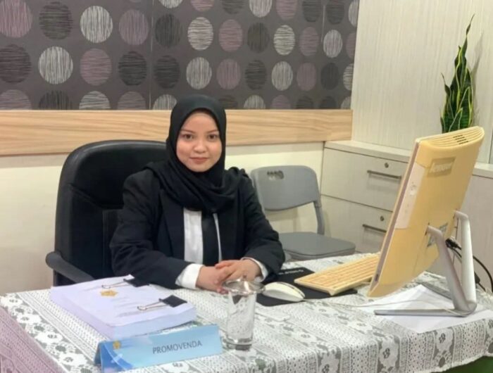 Iqra Mona Meilinda, putri daerah asal Aceh Besar, kembali mengharumkan nama Universitas Syiah Kuala (USK). Ia berhasil meraih gelar doktor Ilmu Teknik dengan predikat cumlaude dan IPK sempurna 4,00