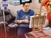SBY Melukis di Tengah Perawatan, Gunakan Tangan Kiri Meski Tangan Kanan Diinfus