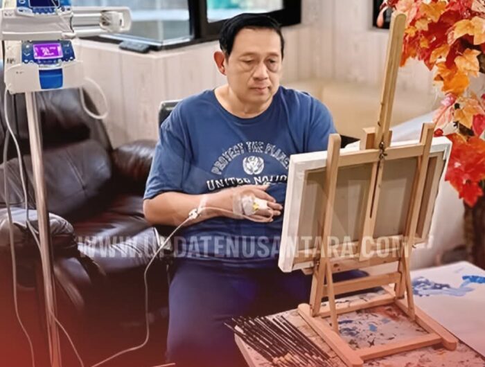 SBY Melukis di Tengah Perawatan, Gunakan Tangan Kiri Meski Tangan Kanan Diinfus
