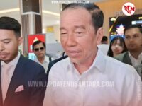Presiden ke-7 Republik Indonesia, Joko Widodo, akhirnya menyerahkan dua dokumen penting—ijazah asli SMA dan Sarjana Fakultas Kehutanan UGM—kepada penyidik Direktorat Reserse Kriminal Umum Polda Metro Jaya di Polresta Solo.