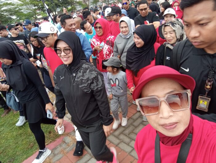 Ribuan masyarakat memadati kawasan Taman Sultan Hasanuddin, Jalan Tumanurung, Sungguminasa, untuk mengikuti kegiatan jalan santai yang digelar oleh Pemerintah Kabupaten Gowa dalam rangka menyemarakkan Hari Ulang Tahun ke-80 Republik Indonesia.