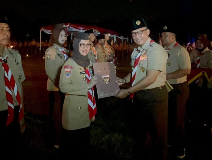 Perempuan Pemimpin Inspiratif: Bupati Gowa Dianugerahi Lencana Darma Bakti atas Dedikasi untuk Pramuka dan Ketahanan Bangsa
