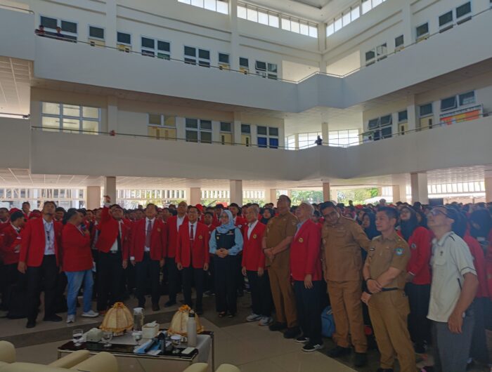 Ribuan mahasiswa baru Fakultas Teknik Universitas Hasanuddin (Unhas) memadati Gedung Student Center Kampus Gowa, Selasa (12/8/2025)