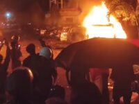 Demo di Makassar Rusuh; Pos Polisi Dibakar, Mobil di DPRD Ikut Dibakar Massa