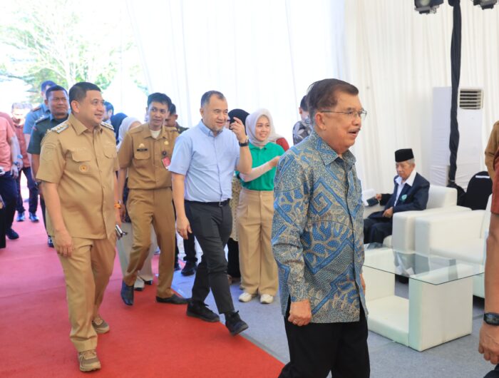 Munafri Dampingi JK Letakkan Batu Pertama di RS Islam Faisal
