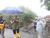 Di Tengah Hujan, Wali Kota Munafri Tinjau TPA, Jembatan dan SD Inpres Kajenjeng