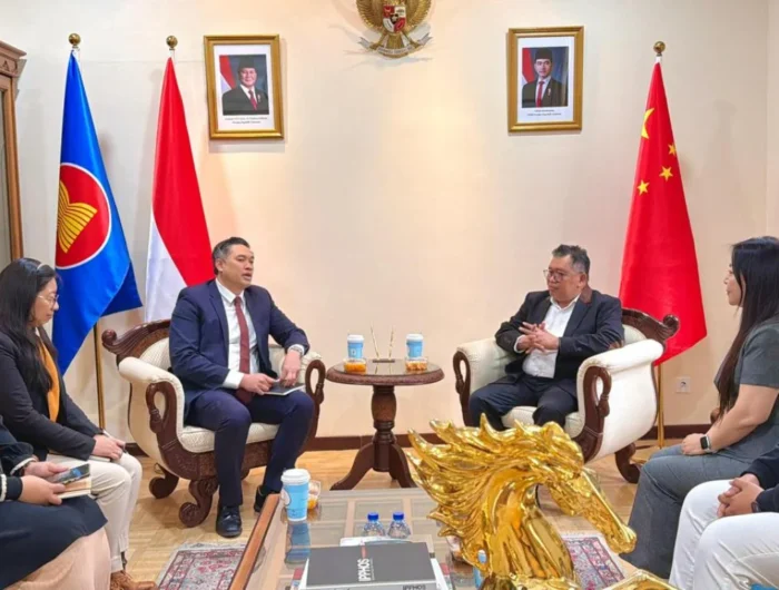 INVESTASI. Bupati Takalar, Firdaus Daeng Manye saat melakukan kunjungan kerja ke KBRI China di Beijing.